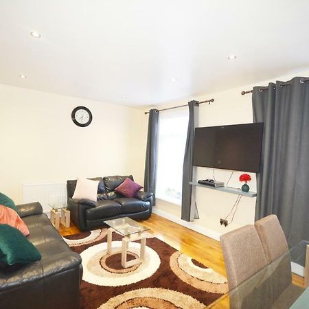 London Modern 4 Bedroom Apartment المظهر الخارجي الصورة