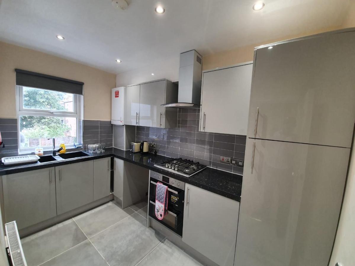 London Modern 4 Bedroom Apartment المظهر الخارجي الصورة