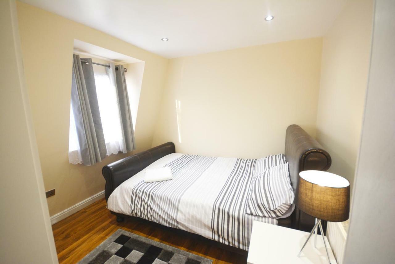 London Modern 4 Bedroom Apartment المظهر الخارجي الصورة
