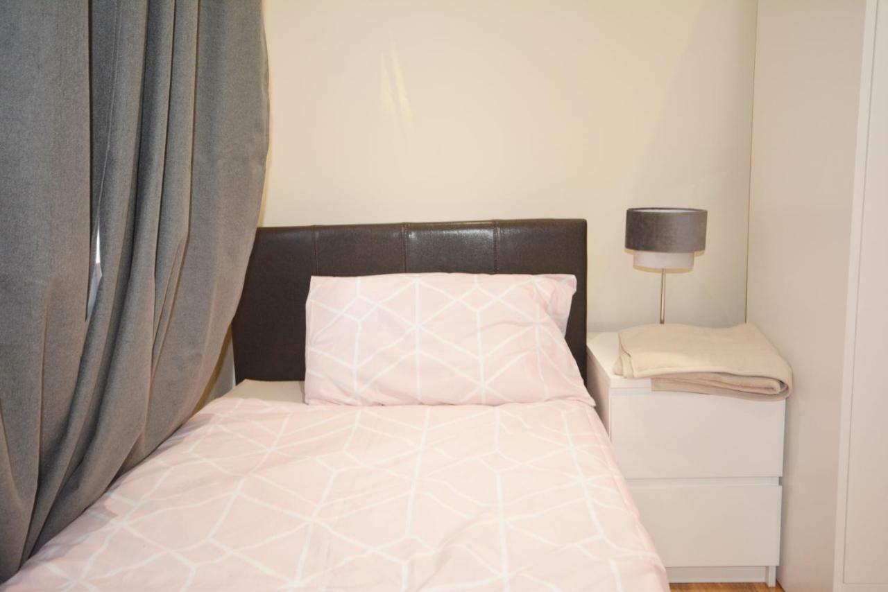 London Modern 4 Bedroom Apartment المظهر الخارجي الصورة