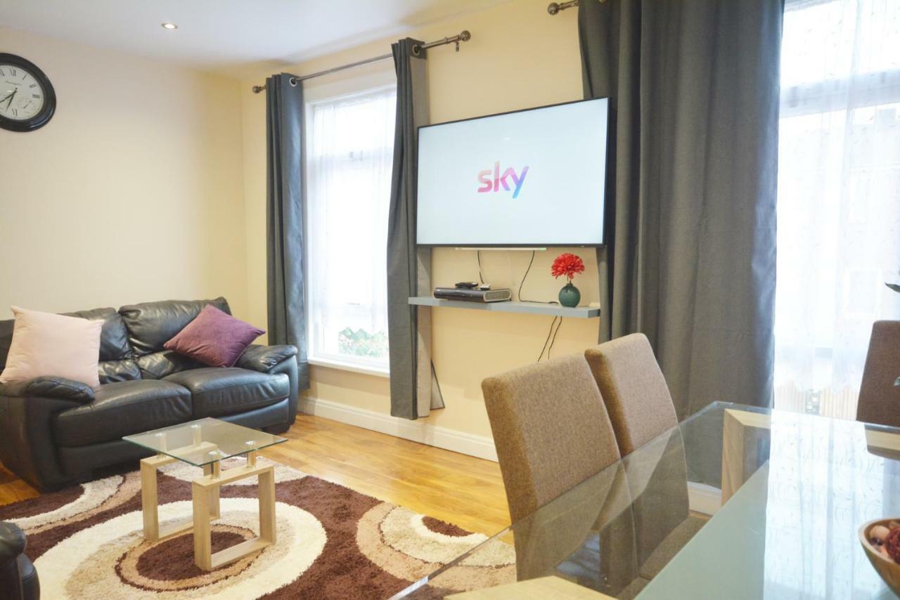 London Modern 4 Bedroom Apartment المظهر الخارجي الصورة