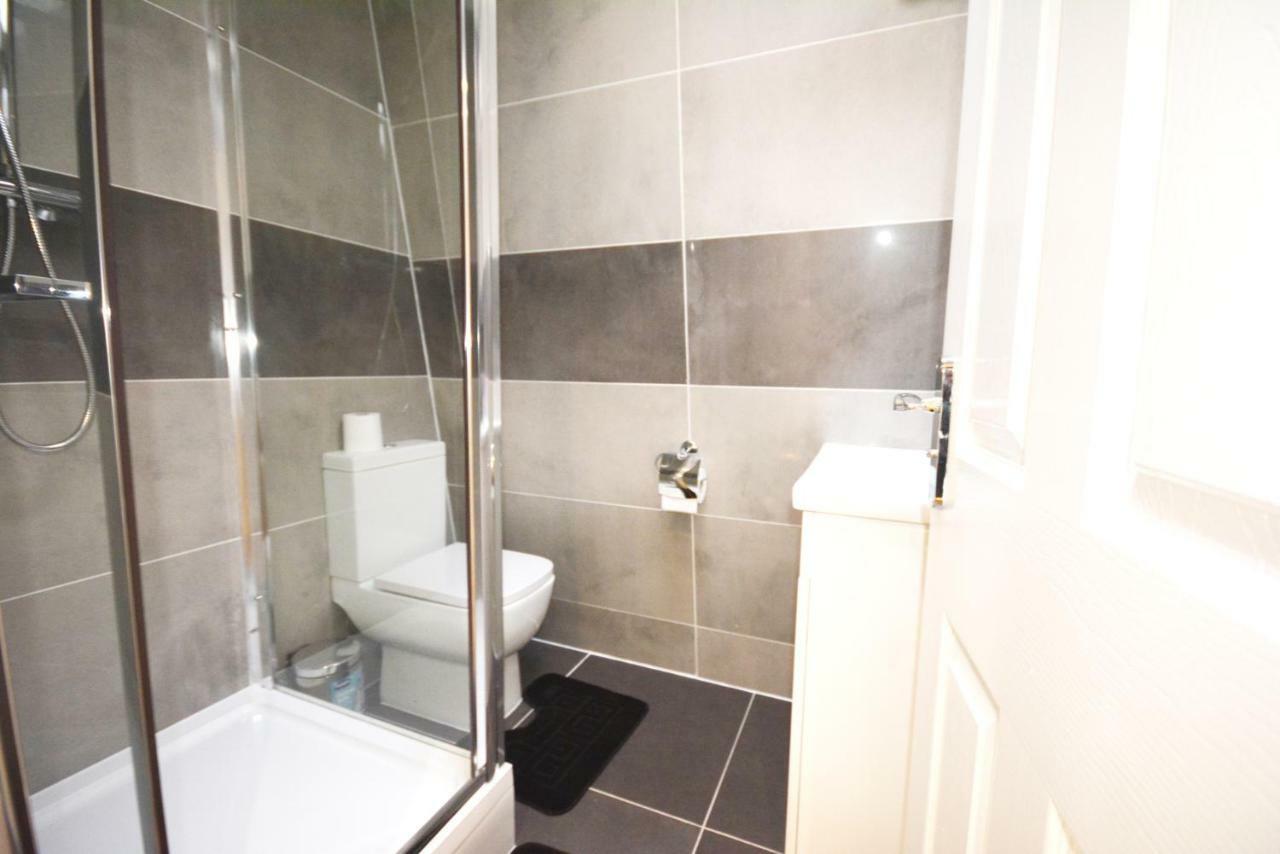 London Modern 4 Bedroom Apartment المظهر الخارجي الصورة