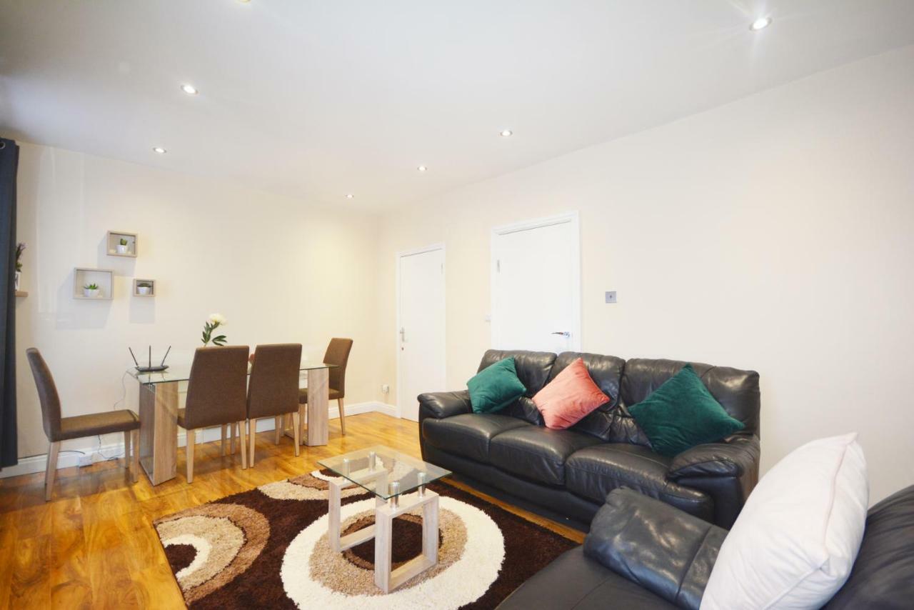 London Modern 4 Bedroom Apartment المظهر الخارجي الصورة