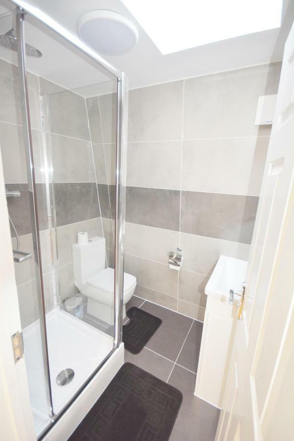 London Modern 4 Bedroom Apartment المظهر الخارجي الصورة