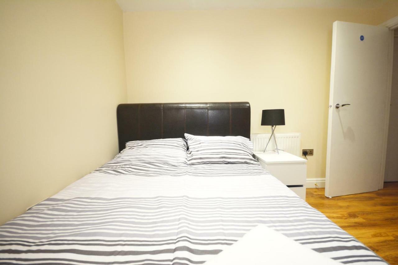 London Modern 4 Bedroom Apartment المظهر الخارجي الصورة
