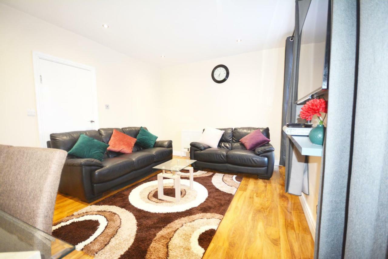 London Modern 4 Bedroom Apartment المظهر الخارجي الصورة