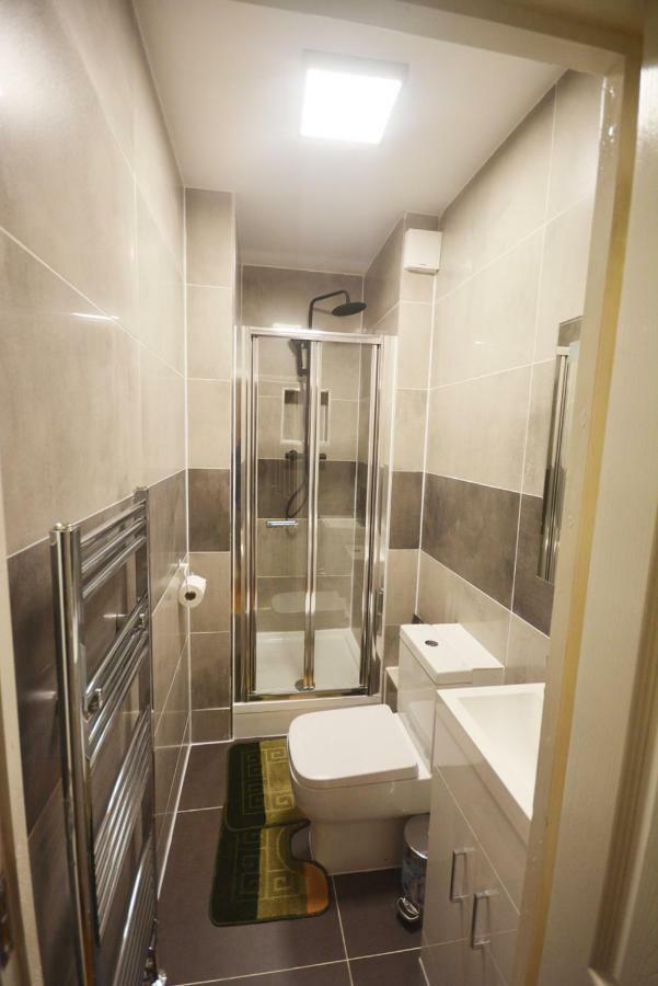 London Modern 4 Bedroom Apartment المظهر الخارجي الصورة