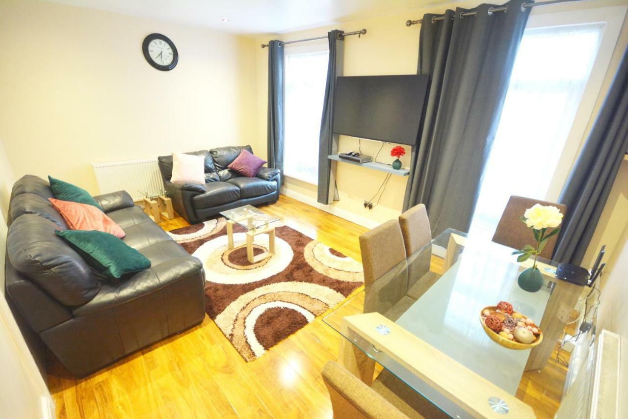 London Modern 4 Bedroom Apartment المظهر الخارجي الصورة